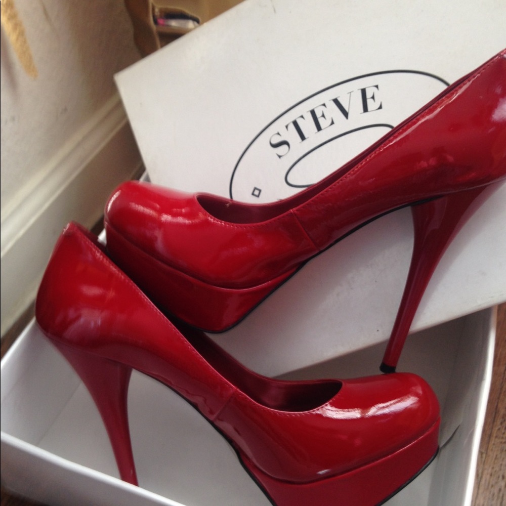 Closed toe pumps